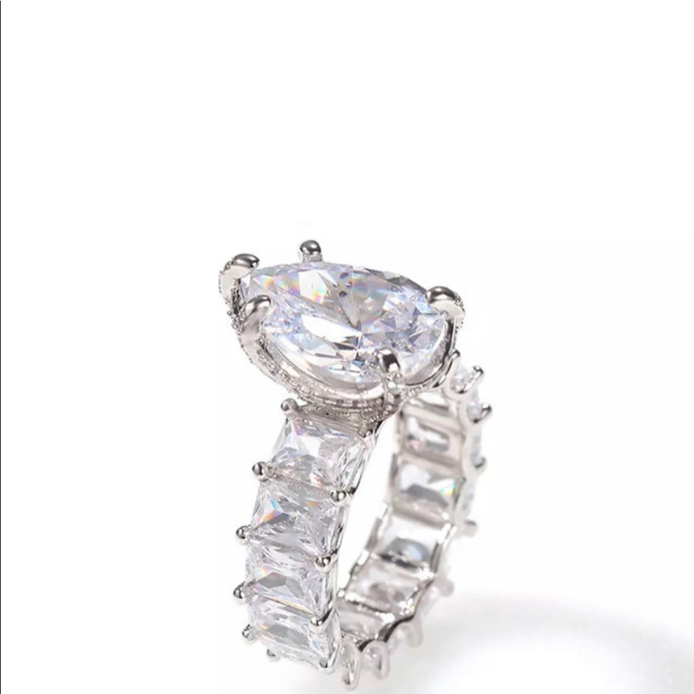 Pear ring